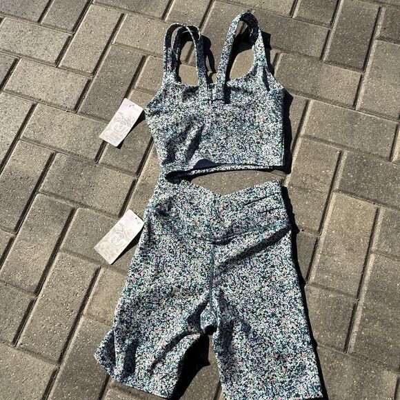 Sage Collective Set Sport Bra And Biker Short Floral Blue Static Ditsy NWT XS - Picture 10 of 13
